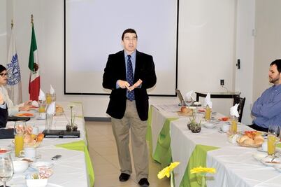 Conviven líderes del sector aeroespacial