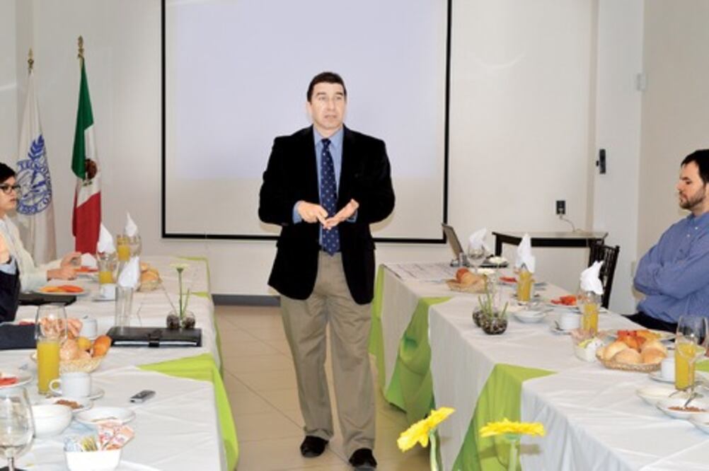 Conviven líderes del sector aeroespacial