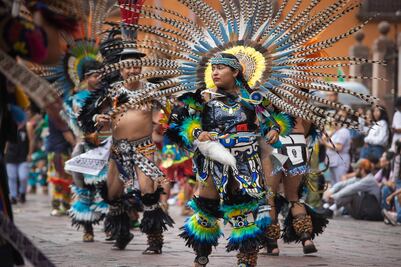 Concheros danzan en honor a la Santísima Cruz de Los Milagros