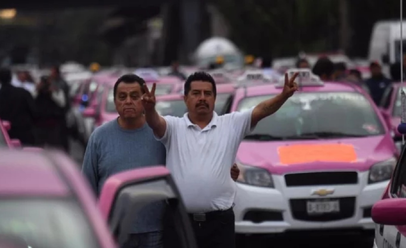 Taxistas retiran bloqueos del Zócalo; amagan con regresar si no hay arreglo