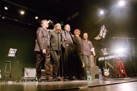 Rockea Juan Villoro con  Caifanes  y la Barranca 