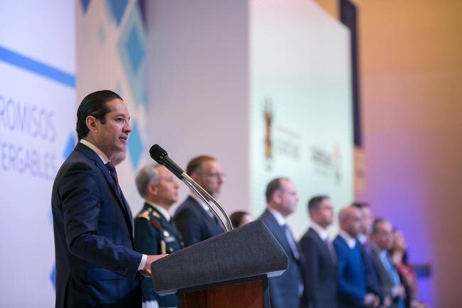 El gobernador fue el encargado de inaugurar el evento donde se tratan temas sociales, políticos y económicos (ESPECIAL)