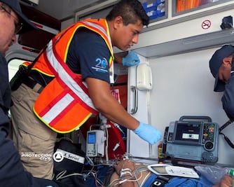 Atienden a persona en paro cardiorrespiratorio en el AIQ