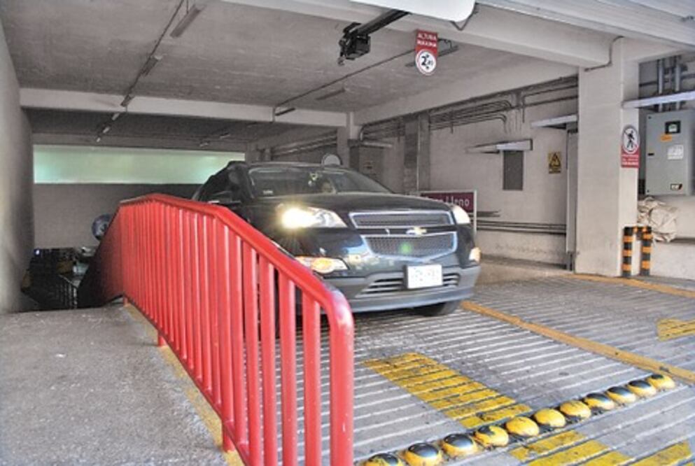 Cobro por aparcar, ilegal, indican 