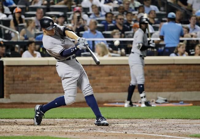 Judge pega batazo al cielo