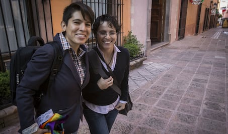 Activistas contrarrestan marcha de frente familiar
