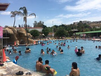 Disfrutan entre albercas nuevas la Semana Santa