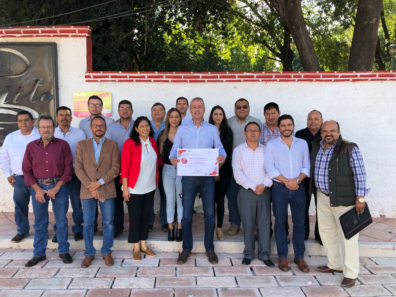 Mario Calzada recibe galardón del INAFED