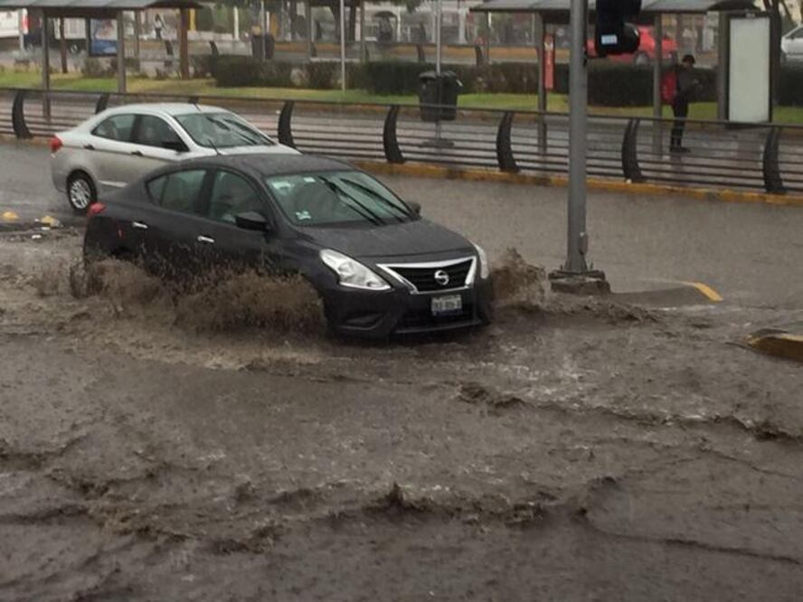 Las lluvias ocasionaron anegaciones en las principales avenidas de la capital del estado (LUIS RODRÍGUEZ. EL UNIVERSAL)