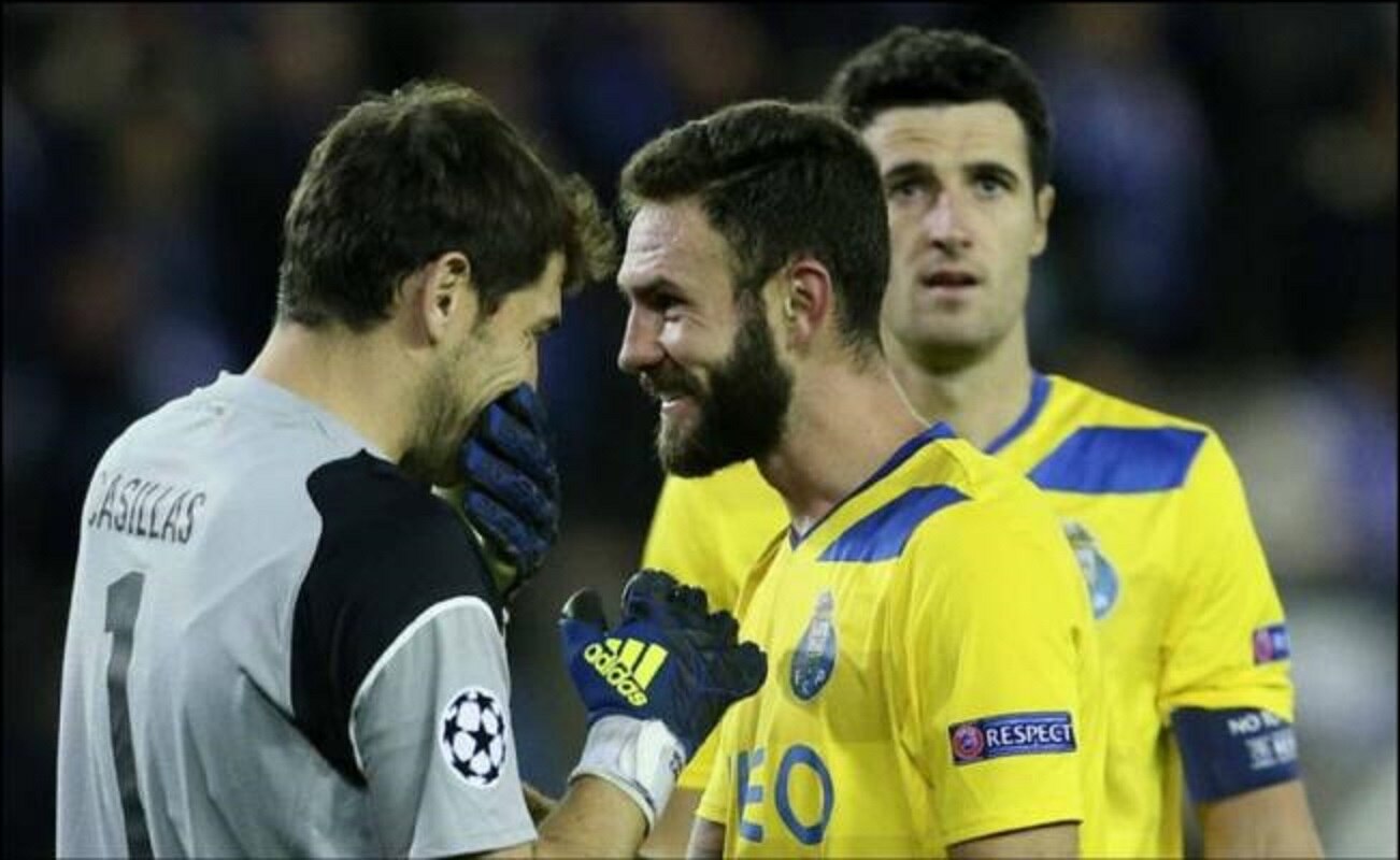 Miguel layún le dice "viejito" a Iker Casillas