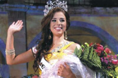 Coronan a Ana Elisa García como Nuestra Belleza Querétaro 2012