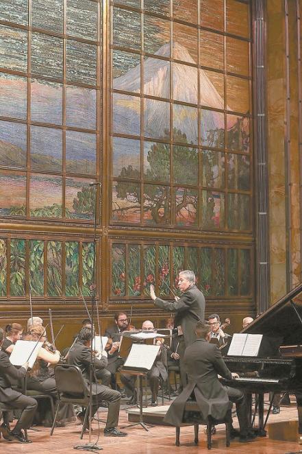 Bellas Artes aplaude a la OFEQ 