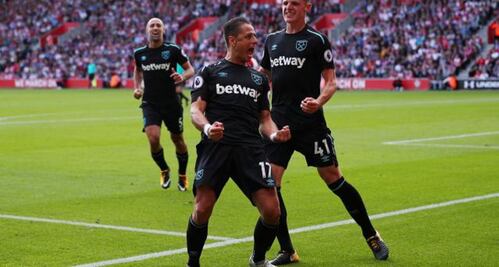 Chicharito recibe elogios de la prensa en Inglaterra