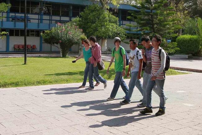 Sujeto armado trató de esconderse en la Prepa Sur