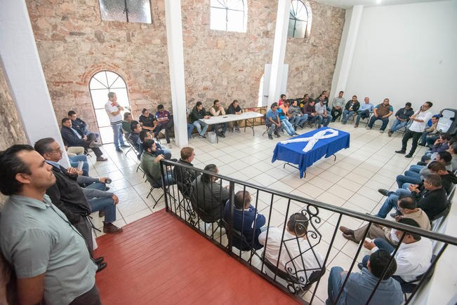 Imparten taller sobre nuevos roles del varón