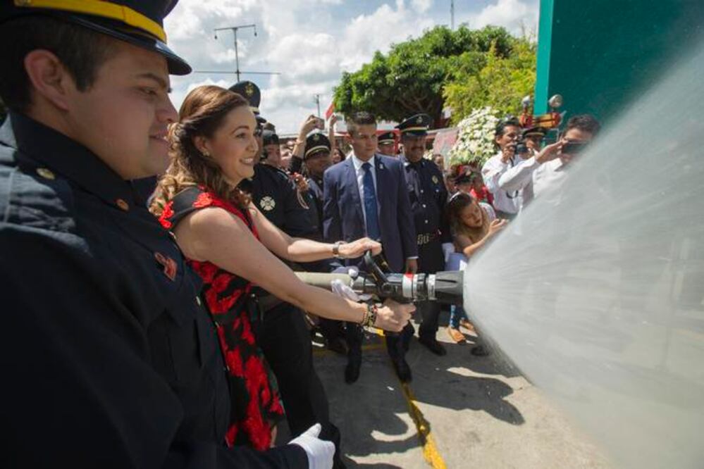Desde temprana hora los 15 jóvenes bomberos llegaron a la Estación Central (Fotos: DEMIAN CHÁVEZ)