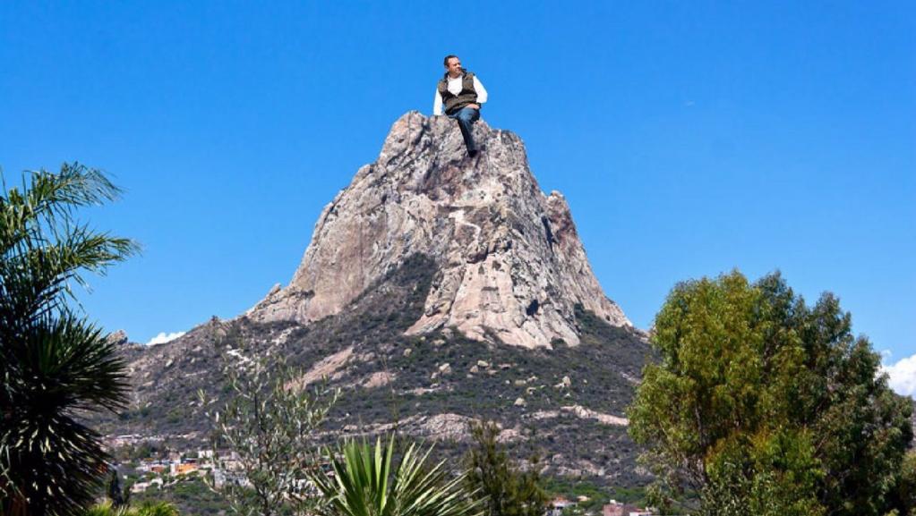 Por subir muro, le llueven memes a Braulio Guerra