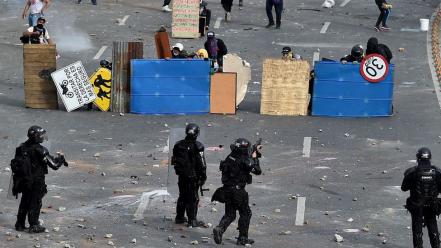Protestas en Colombia: imágenes que dejan los violentos enfrentamientos entre manifestantes y policía