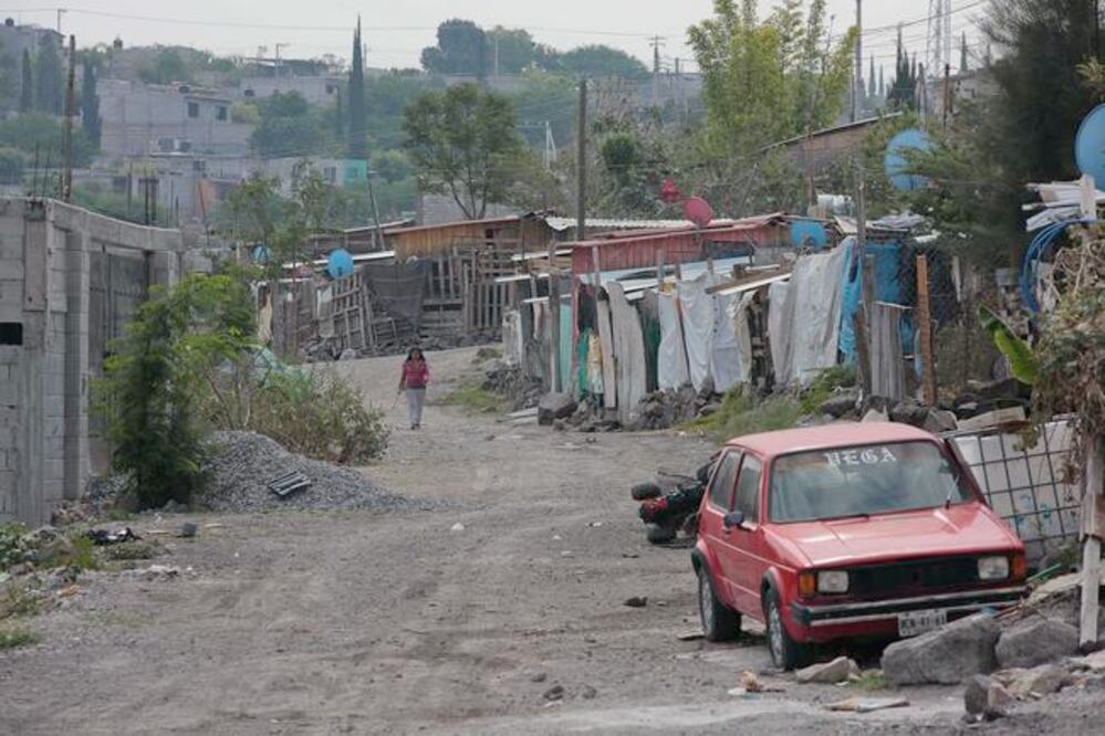Según autoridades, la meta para el cierre de la gestión estatal es brindar apoyo a más de 100 mil habitantes, con la regularización de 100 asentamientos humanos irregulares (ARCHIVO. EL UNIVERSAL)