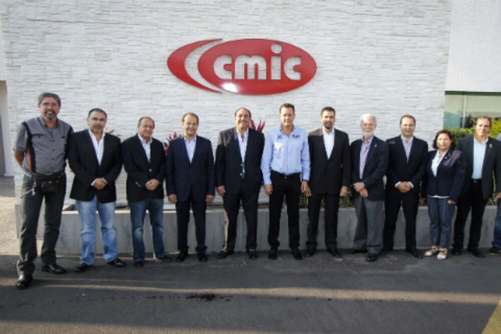 Presenta Mauricio Kuri propuestas en la CMIC