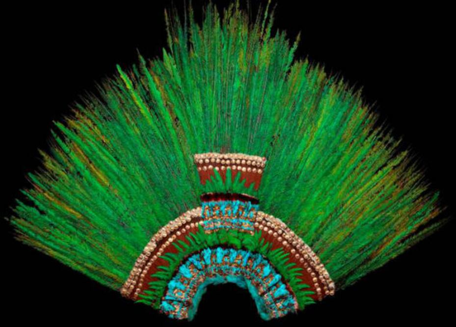 Viena e INAH restauran penacho de Moctezuma