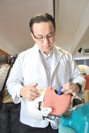 En Odontología de UAQ practican con simulador