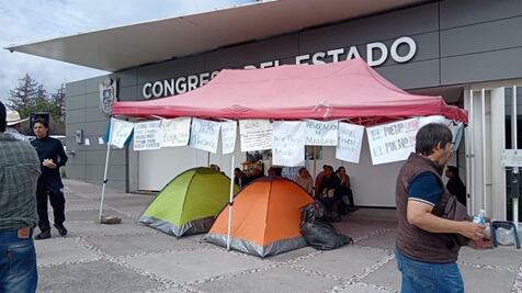 Acampan en el Congreso contra el nombramiento de un "fiscal carnal"