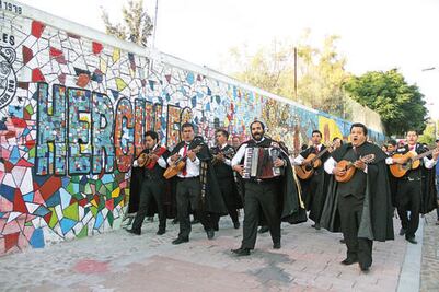 Presentan exposición “Muro del Diálogo”