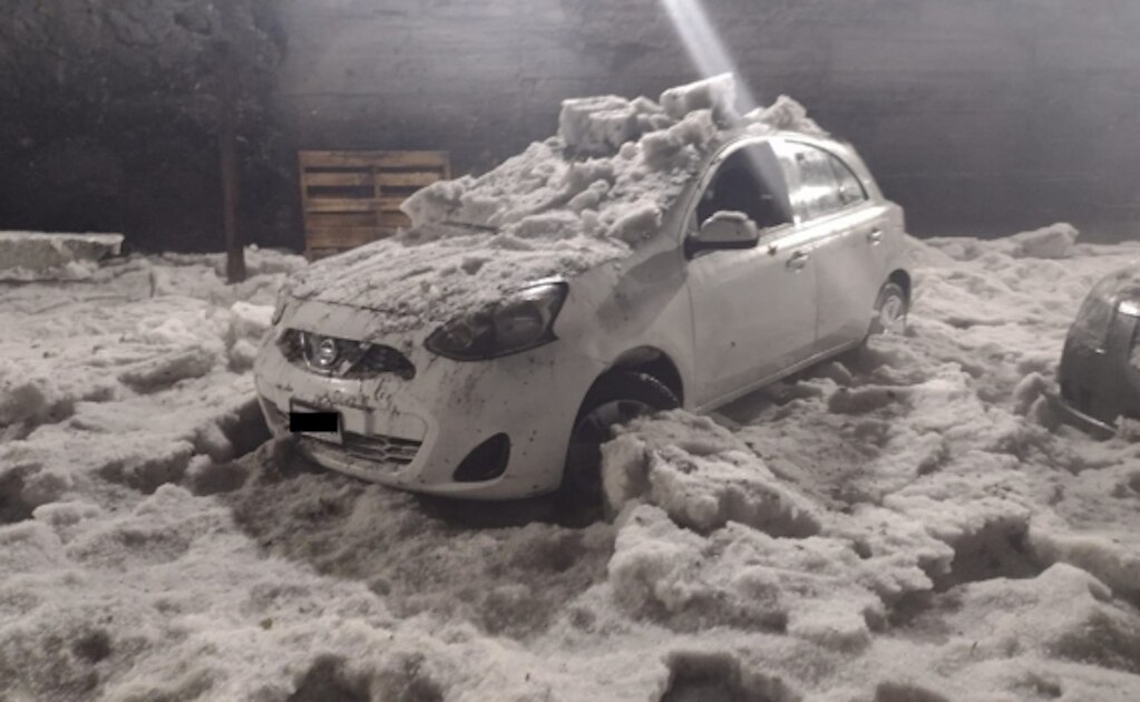 Muere hombre en su automóvil tras quedar atrapado por el hielo en el Periférico