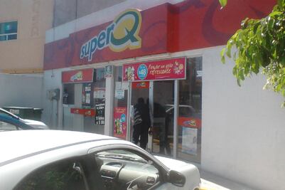 Asaltan minisúper en Lomas de Querétaro
