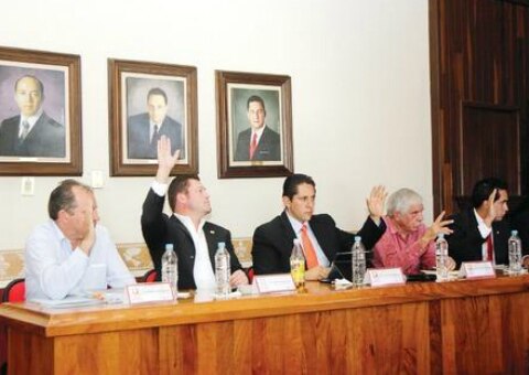 Gana Inzunza dirigencia del PAN