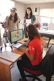 Otorgan a estudiantes tarjeta de transporte