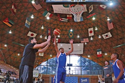 Seis triquis obtienen becas para estudiar