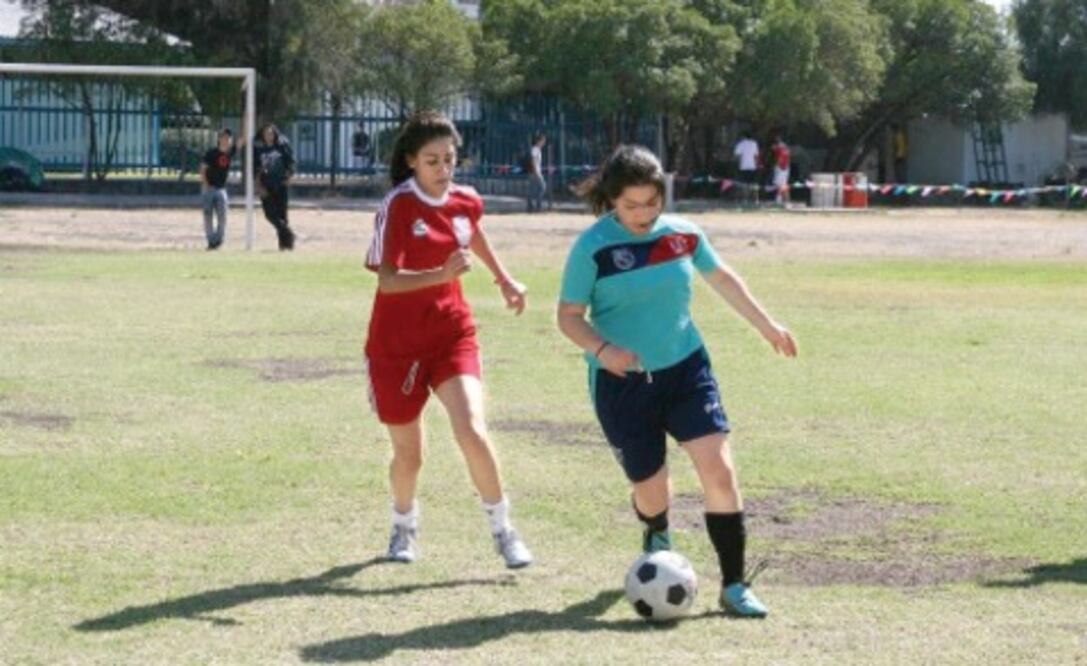Arranque parejo en el futbol siete femenil
