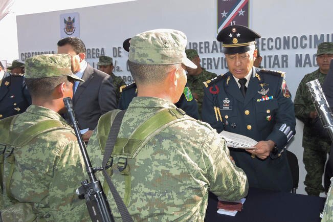 Concluyen adiestramiento militar 104 jóvenes