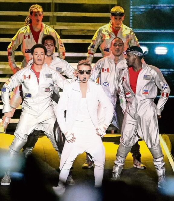 Bieber suspende show