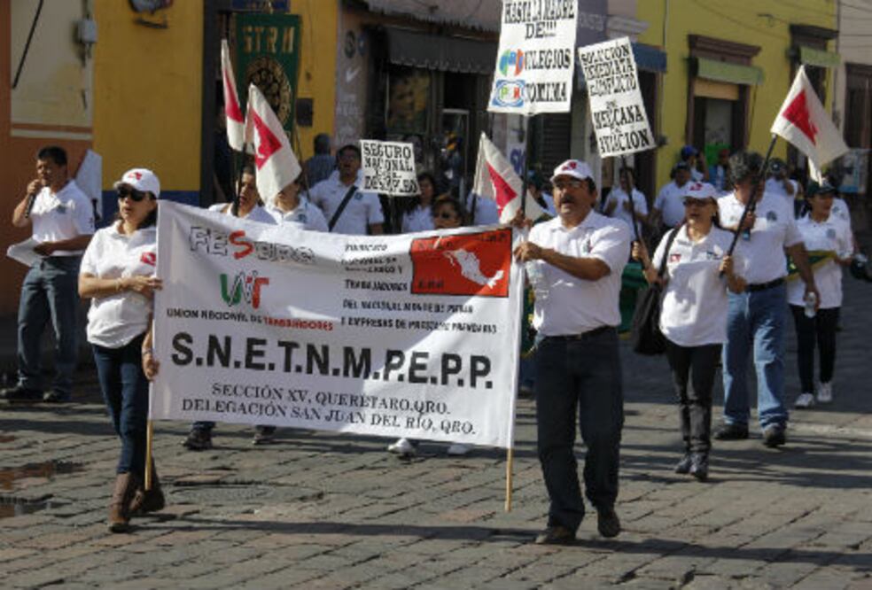 Desangelado desfile de SJR