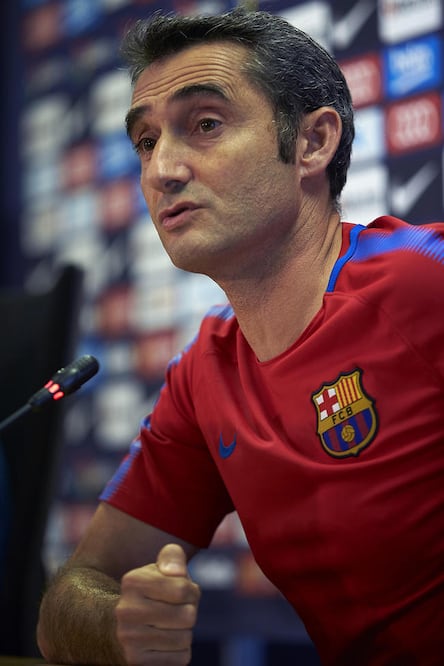 El técnico reiteró su solidaridad con los víctimas de los ataques. FOTO: ALEJANDRO GARCÍAA. EFE