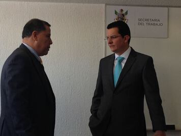 Planta la UAQ a Saúl García 