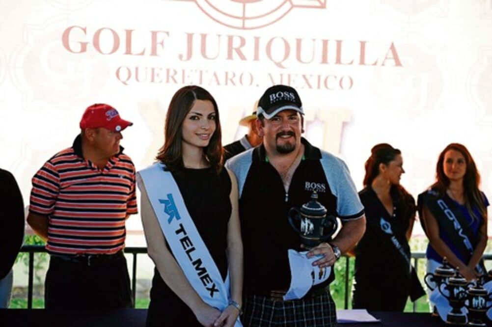 Celebran en el hoyo 19 en Juriquilla