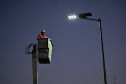 Instalan más de 130 luminarias LED en el Libramiento Surponiente, en Querétaro