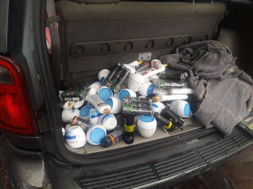La camioneta contenía importante cantidad de productos para el cuidado personal. / Foto: Especial