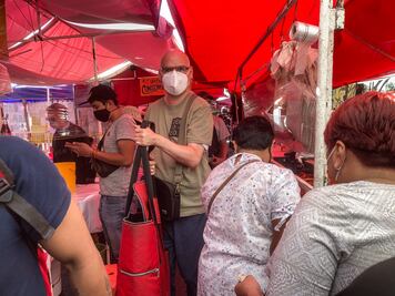 Video: denuncian aglomeraciones en mercado de Tequisquiapan