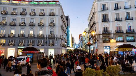 Implacable. Ante alza de contagios, España agrava medidas