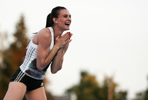 Isinbayeva pide a IAAF estar en Río