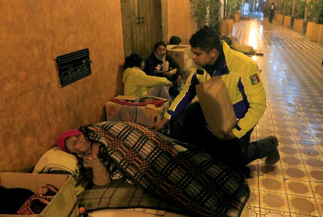 #NuestrasHistorias. Pese al frío,  personas se niegan a ir a los  albergues