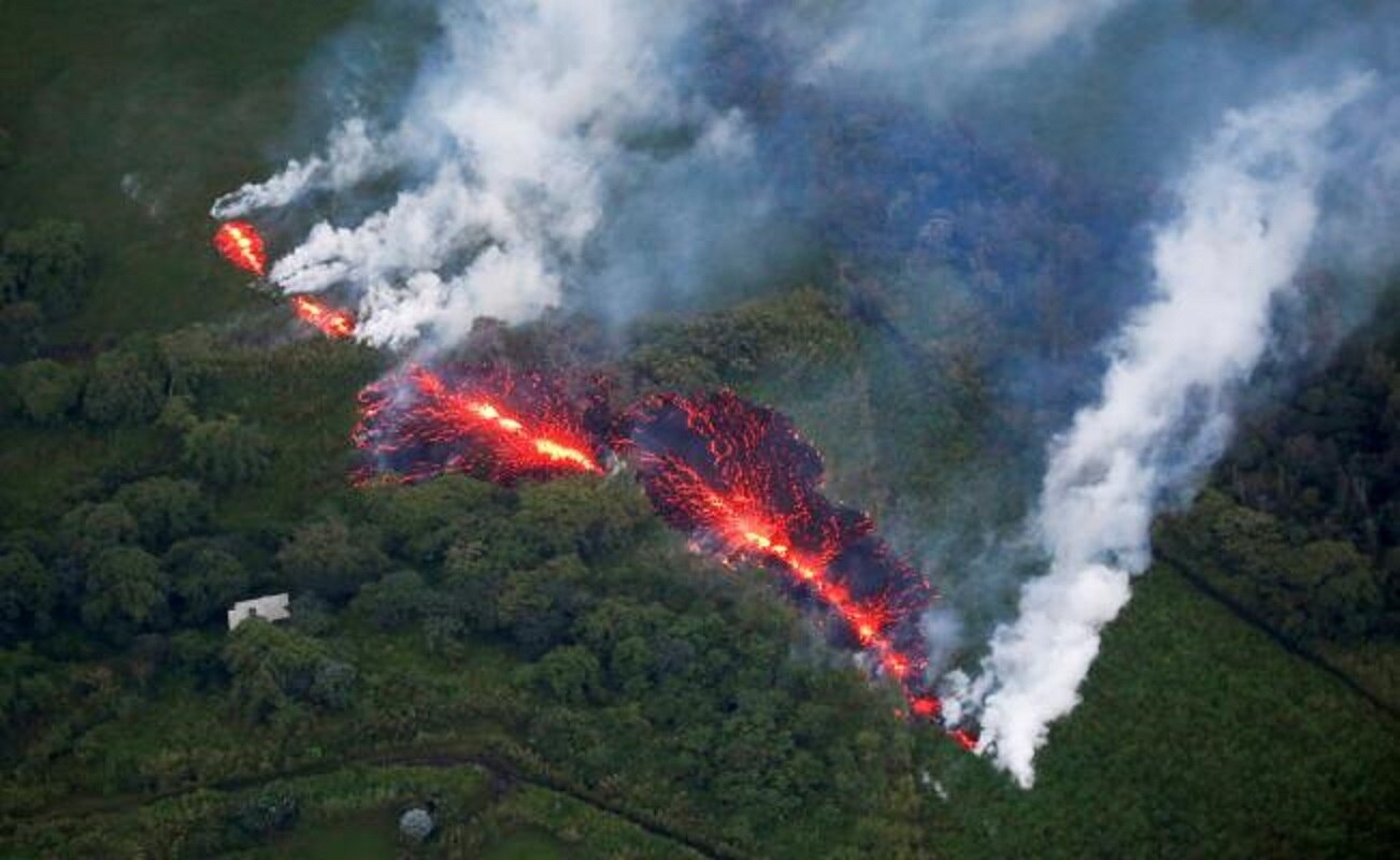 Surge nueva fisura en Hawaii; evacuan a otras 2 mil personas