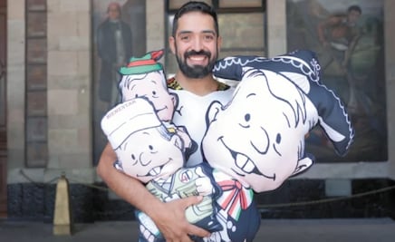 Un emprendedor de la 4T; diseña almohadas con forma de AMLO