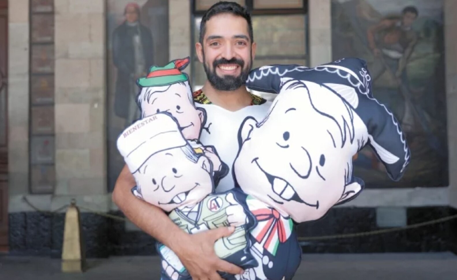 Un emprendedor de la 4T; diseña almohadas con forma de AMLO
