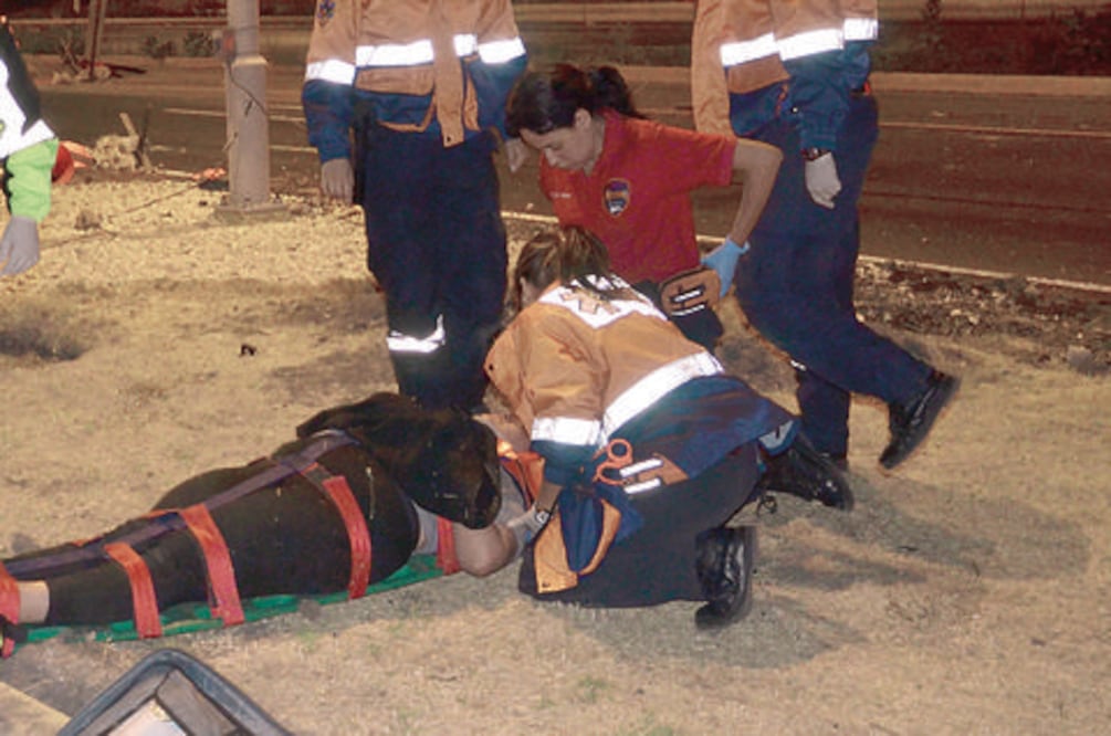 Muere sujeto por cruzar avenida de noche